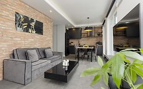 Milionowa Loft Apartment With Parking In Lodz By Noclegi Renters